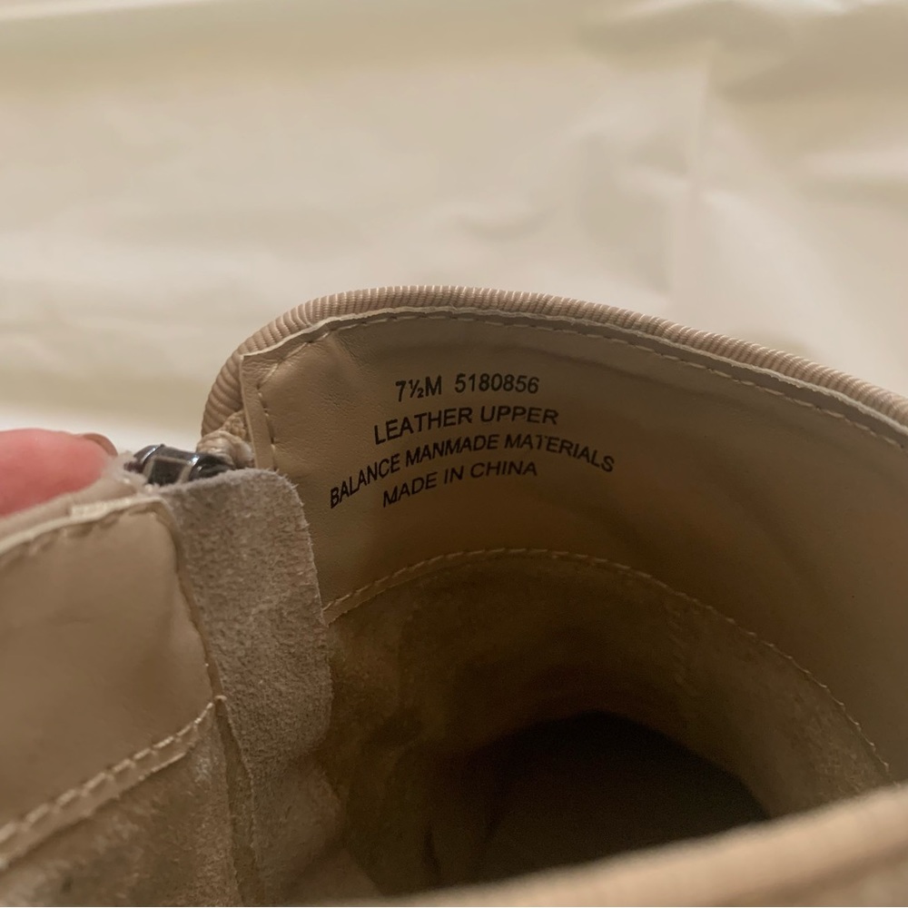 CROWN VINTAGE beige suede booties - Picture 8 of 8
